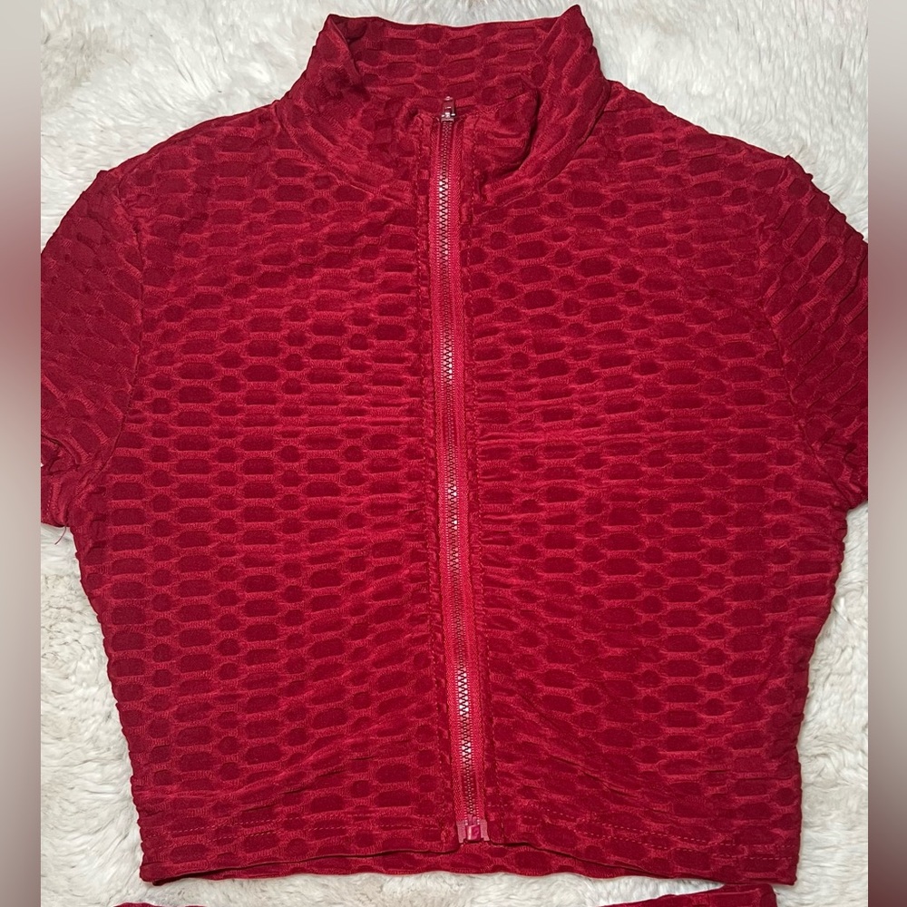 Red Textured Two-Piece Set - Picture 3 of 4